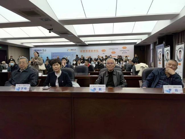 教官自愿意被扒内裤玩j小说